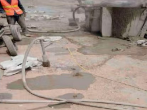 易县水泥混凝土路面板底注浆技术 路面脱空注浆整治方案