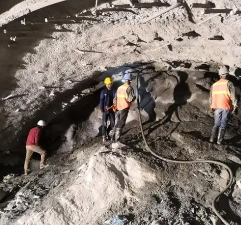 易县拱顶带模注浆料的施工流程及注意事项
